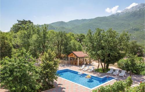 Three-bedroom Apartment In Rastovac