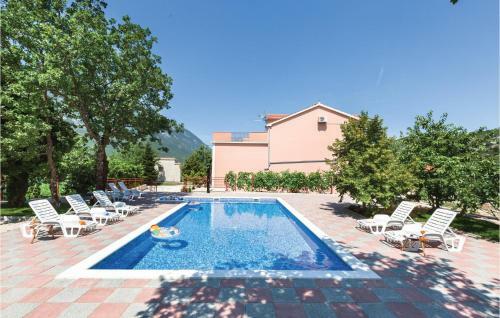 Three-bedroom Apartment In Rastovac