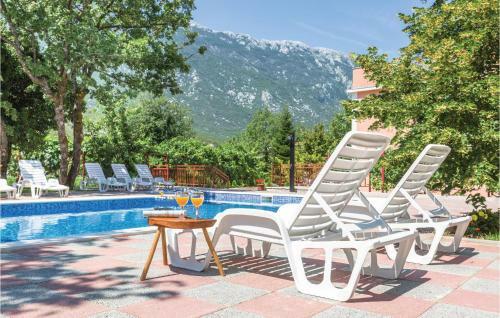 Three-bedroom Apartment In Rastovac