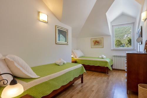 Villa Roglic With Pool In Dalmatian Hinterland
