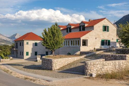 Villa Roglic With Pool In Dalmatian Hinterland