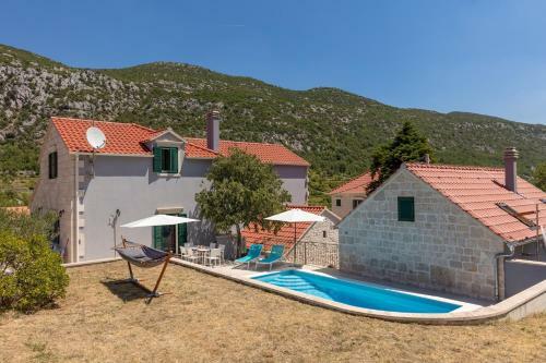 Villa Roglic With Pool In Dalmatian Hinterland
