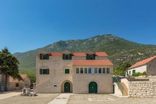 Villa Roglic With Pool In Dalmatian Hinterland