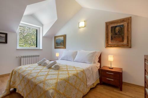 Villa Roglic With Pool In Dalmatian Hinterland