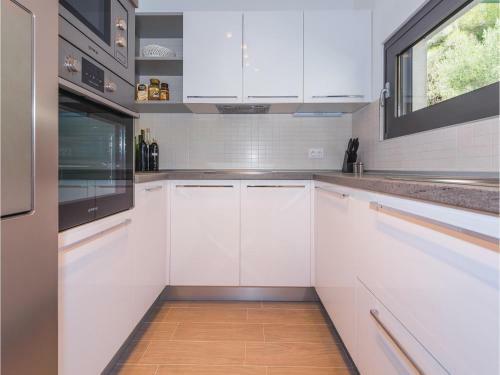 Five-bedroom Holiday Home In Zaton