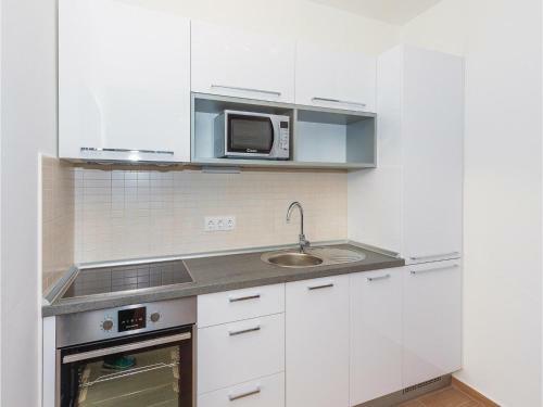 Five-bedroom Holiday Home In Zaton