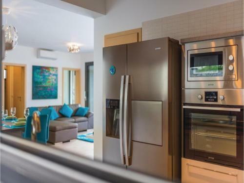 Five-bedroom Holiday Home In Zaton