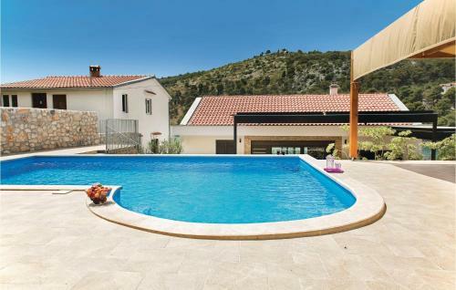 Five-bedroom Holiday Home In Zaton