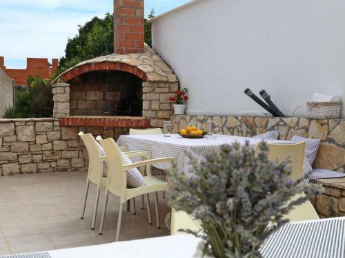 Charming Holiday Home In Cara With Pool
