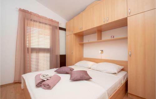 Four-bedroom Apartment In Zavalatica