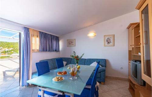 Four-bedroom Apartment In Zavalatica