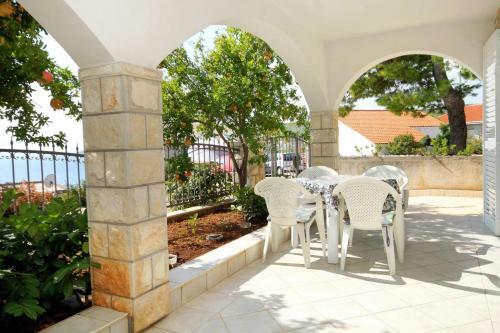 Apartment Zavalatica 4453c