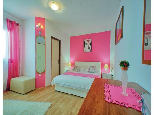 Apartment Zavalatica With Sea View III