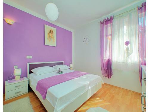 Apartment Zavalatica With Sea View III