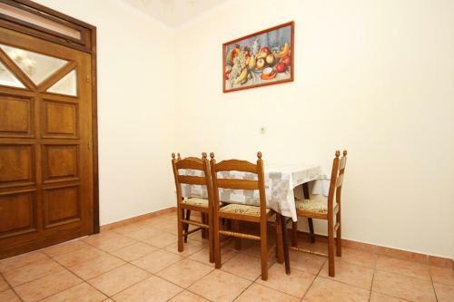 Apartment Zavalatica 4453a
