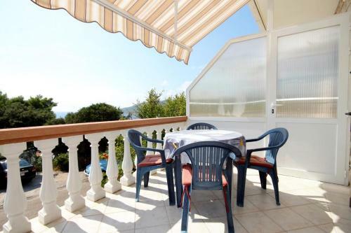 Apartment Zavalatica 4453a