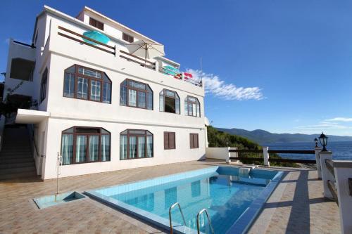 Apartment Zavalatica 183e