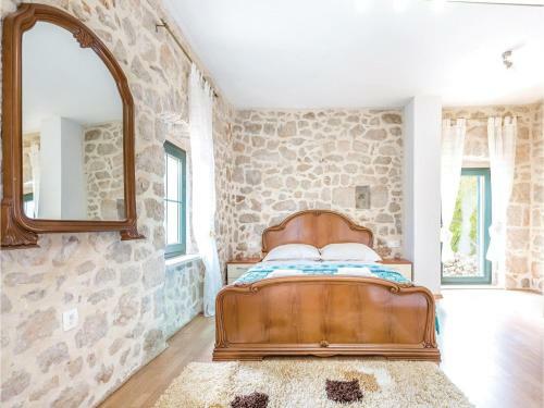 Four-bedroom Holiday Home In Zmijavci