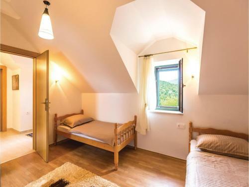 Four-bedroom Holiday Home In Zmijavci