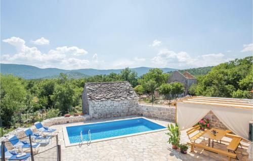 Four-bedroom Holiday Home In Zmijavci