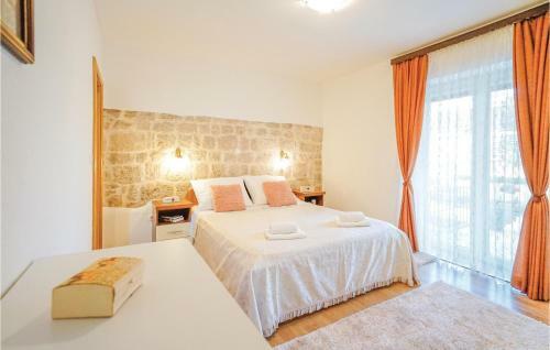 Four-bedroom Holiday Home In Zmijavci