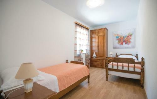 Four-bedroom Holiday Home In Zmijavci