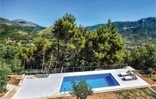 Two-bedroom Holiday Home In Zrnovnica