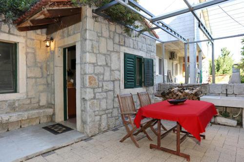 Apartments With A Parking Space Zrnovnica (split) - 9493