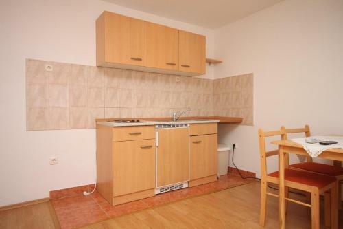 Apartment Kustici 6392b