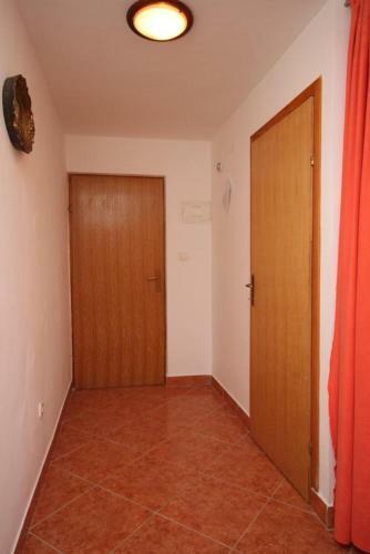 Apartment Kustici 6392b