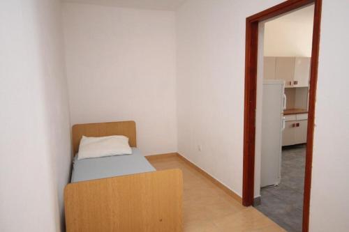 Apartment Metajna 6466g