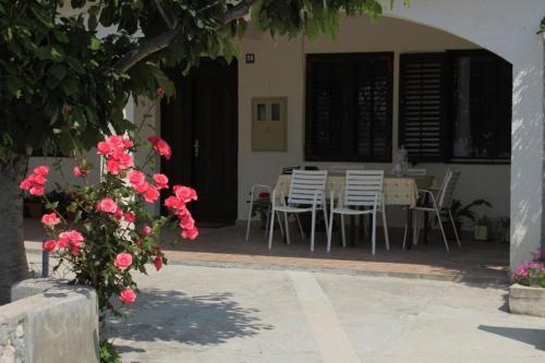 Apartment Metajna 6466g