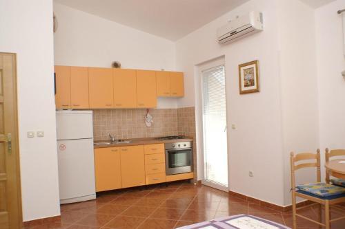 Apartment Metajna 4115b