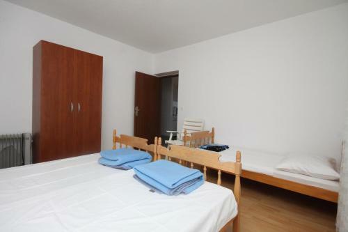 Hostal Apartments With A Parking Space Zubovici (pag) - 6520