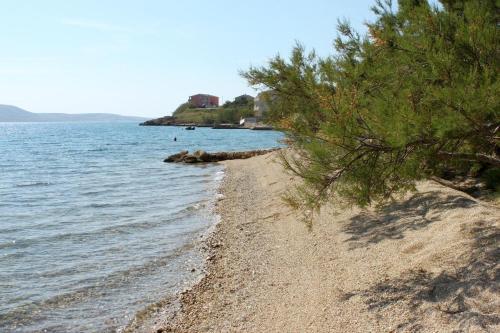 Hostal Triple Room Metajna 3305l