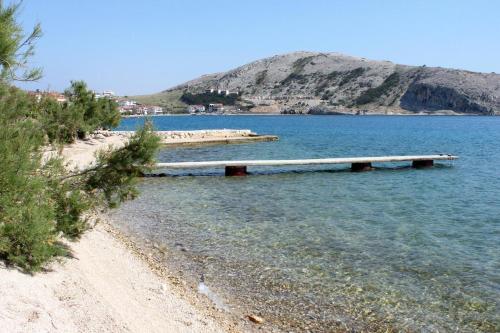 Hostal Triple Room Metajna 3305l