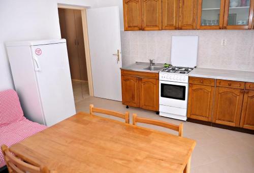 Apartment Metajna 10405b