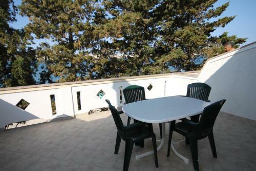 Apartment Kustici 6335a