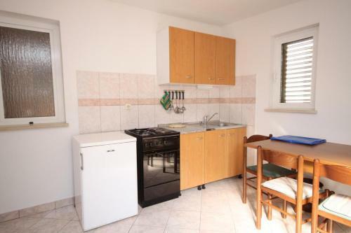 Apartment Kustici 6335a
