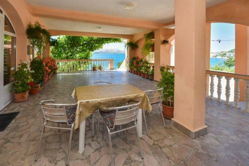 Apartment Metajna 6522e