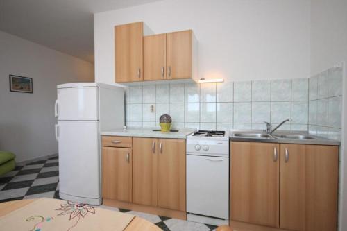 Apartments With A Parking Space Caska (pag) - 4089