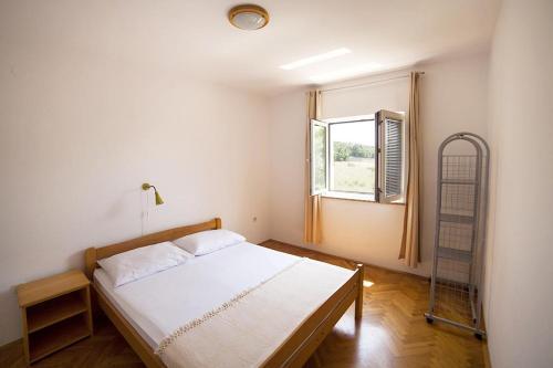 Apartments With A Parking Space Caska (pag) - 4089