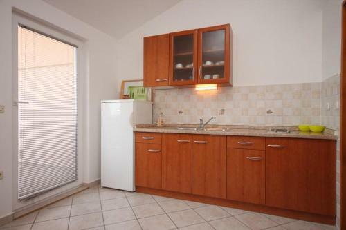 Apartments With A Parking Space Caska (pag) - 4089