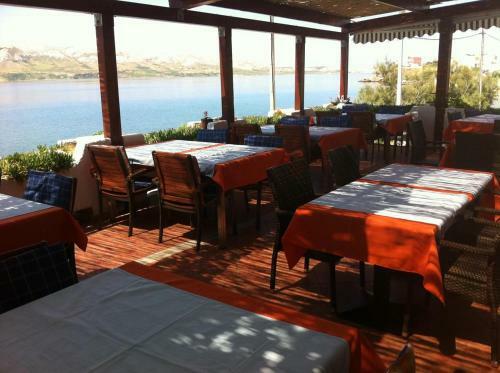 Hostal Triple Room Metajna 3305e