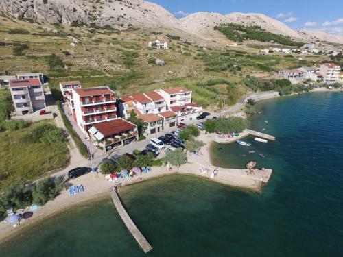 Hostal Triple Room Metajna 3305s