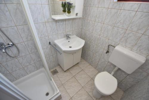 Apartment Kustici 6353a