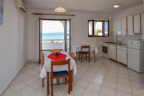 Apartment Kustici 6353a