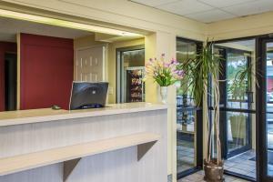 Hotel Rodeway Inn Saint Charles