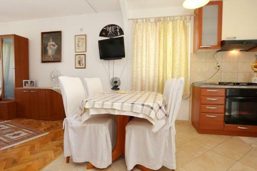Apartment Zuljana 10112a