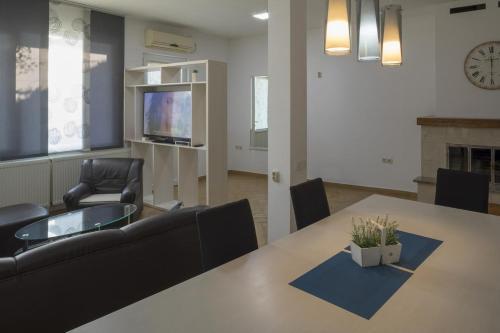 Apartment Zuljana 4573a